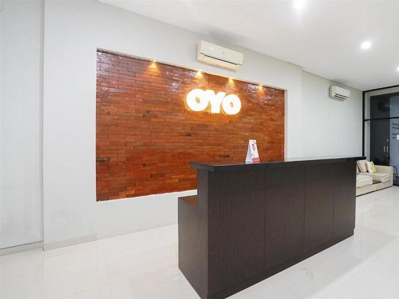 Hotel Super Oyo Capital O 449 The Colins Keputih Exterior foto