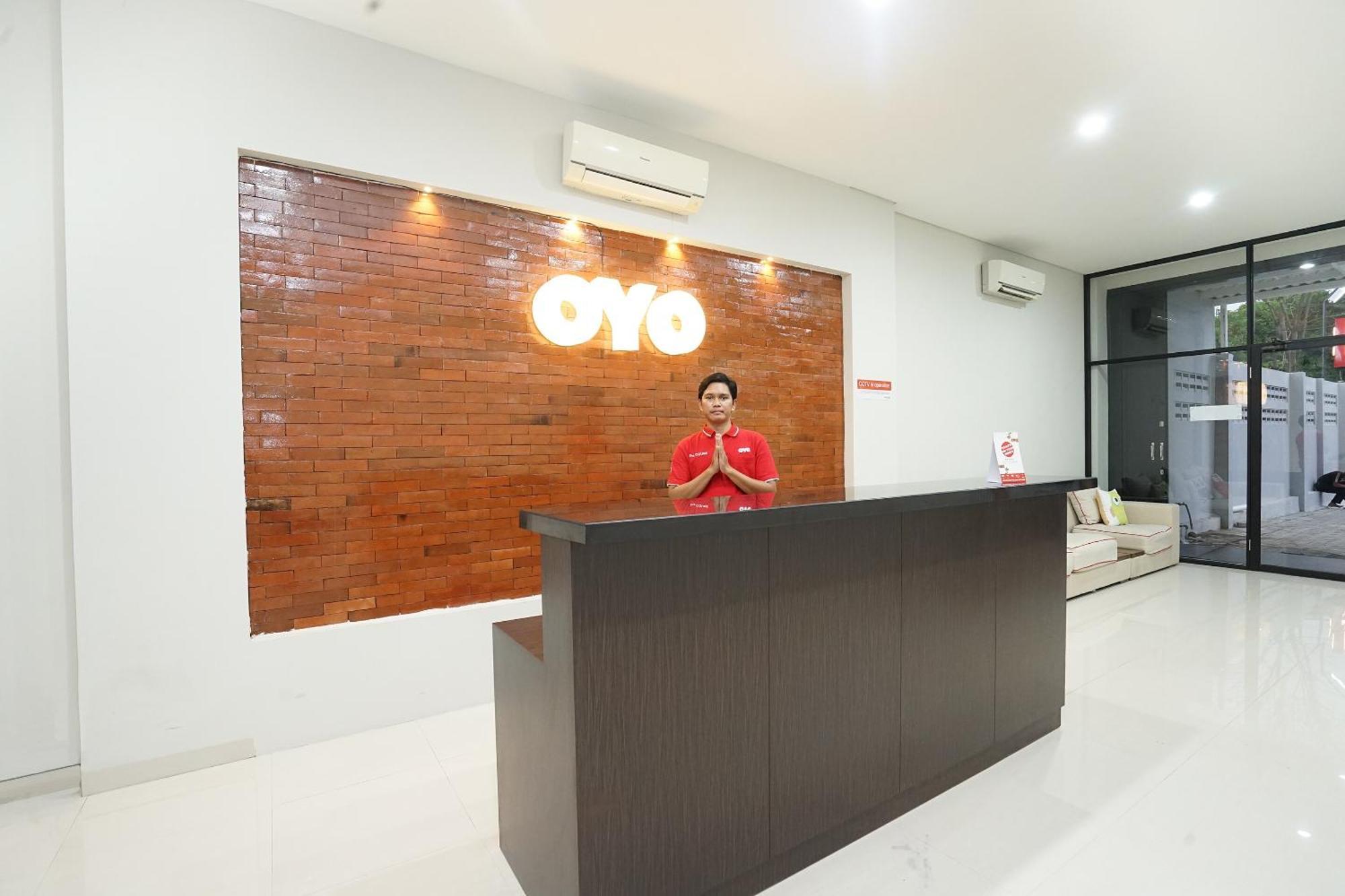 Hotel Super Oyo Capital O 449 The Colins Keputih Exterior foto
