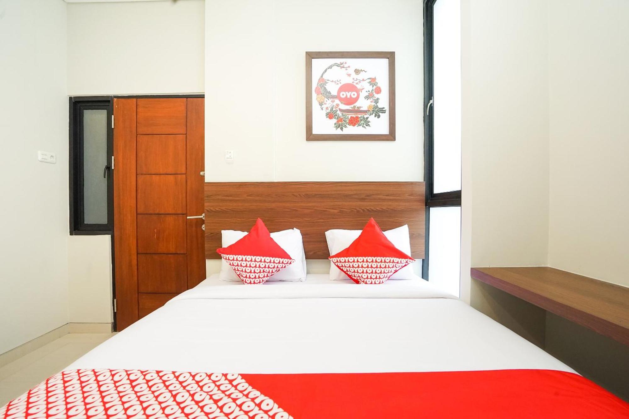 Hotel Super Oyo Capital O 449 The Colins Keputih Exterior foto