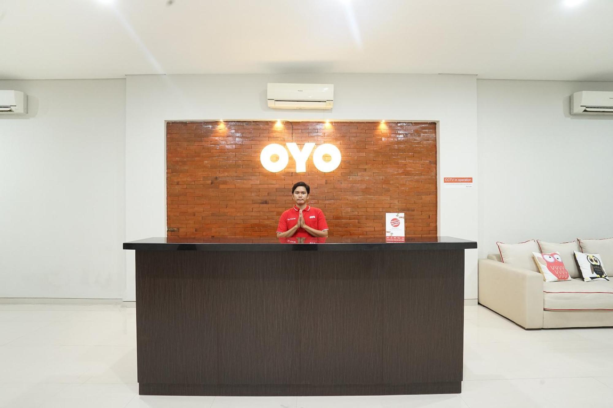 Hotel Super Oyo Capital O 449 The Colins Keputih Exterior foto